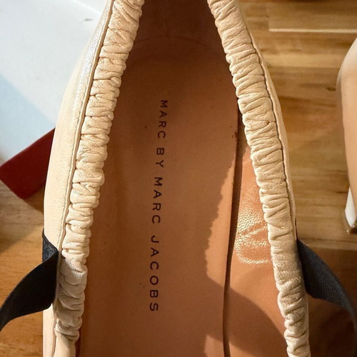Γόβες Marc by Marc Jacobs Νο 40 σαν καινούργιο, εκρού με μαύρους φιόγκους
