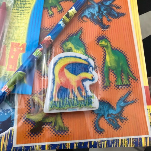 Disney’s Dinosaur school set new with large and small notebooks