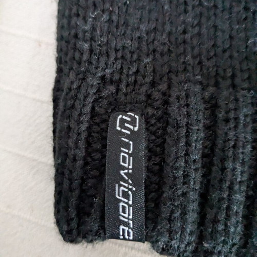 Black knit cap like new, size L