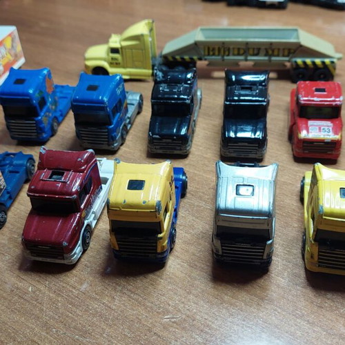 Collection of used metal models 11 tractors and 2 Guisval trucks