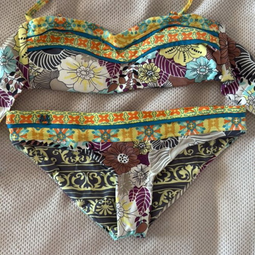 Maui swimsuit used with two bottoms and pouch, multicolor