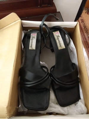 Πέδιλα δερμάτινα καινούργια νούμερο 40 μαύρα ελληνικής κατασκευής