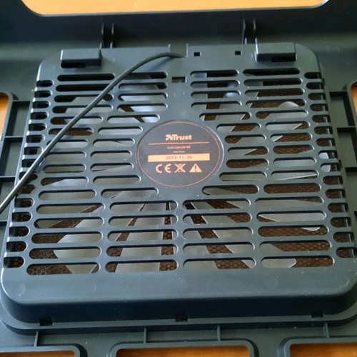 Cooling pad Trust GXT 220 17.3'' for laptop used