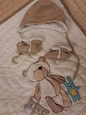 Children's blanket set of 3 like new, pastel beige brown colors