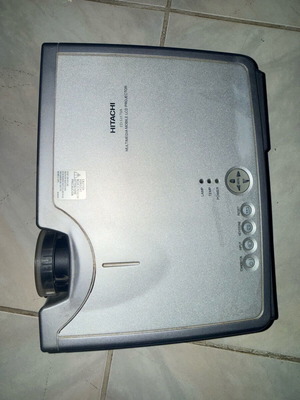 Проектор Hitachi ED-S3170A употребяван с дефект