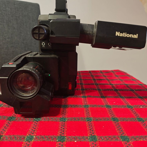 Vintage National M3 Auto Focus VHS Video Camera used with case and accessories