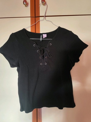 H&M black t-shirt size M used