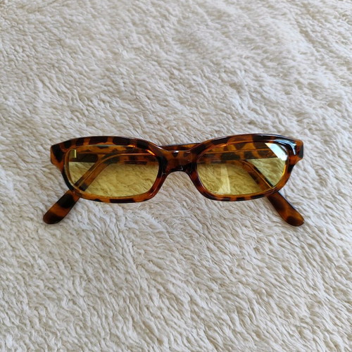 Vintage sunglasses like new with tiger frame and yellow lenses