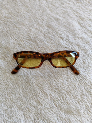 Vintage sunglasses like new with tiger frame and yellow lenses