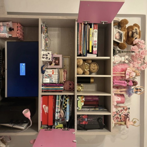 Desk and bookshelf set