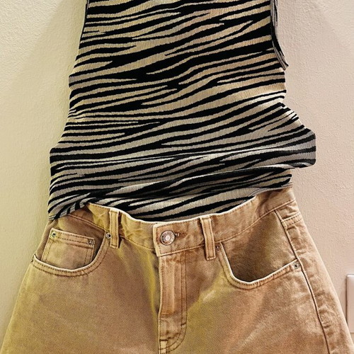 Animal Print Jersey Bodysuit XS and Pull & Bear Beige Shorts like new