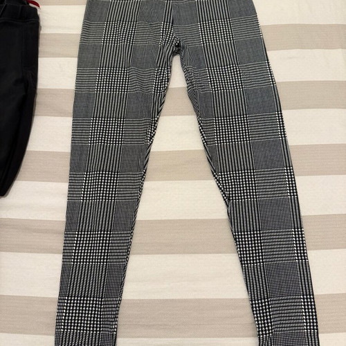 Stradivarius leggings pants size M, like new, black and white checkered