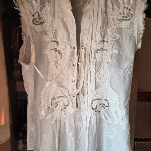 Parasuco Cult S36B cotton blouse size S 36 8 like new, white with embroidery