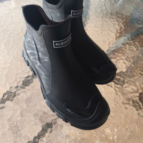 Black wellies brand new, size 42