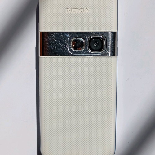 Nokia 5070 used without battery, suitable for collection