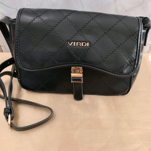 Verde shoulder bag like new, black with gold details