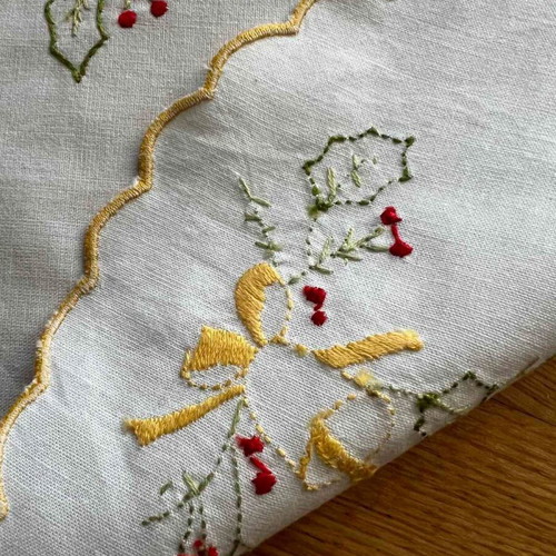 Christmas table linens like new, set of 2, embroidered linen