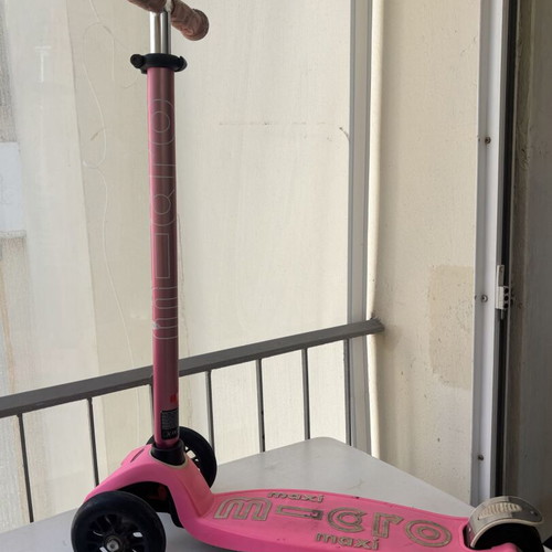 Micro Maxi kids scooter, pink, three wheels, adjustable handlebar