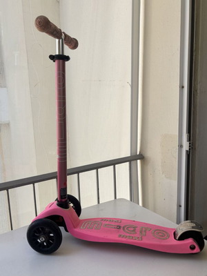 Micro Maxi kids scooter, pink, three wheels, adjustable handlebar