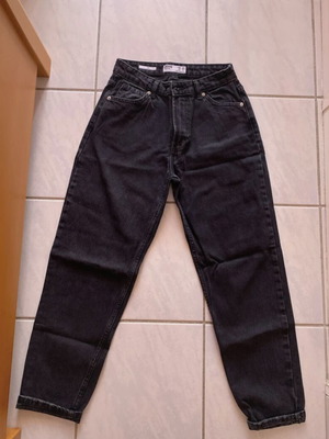 Τζιν Bershka μαύρο mom high waist αφόρετο