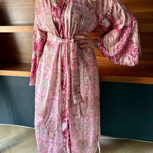Iraida satin kimono like new, one size with belt
