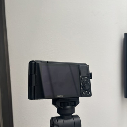 Sony camera vlogging with amazing picture quality like new