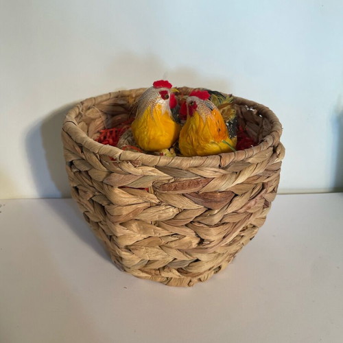 Wicker basket like new, ideal for Easter and decoration