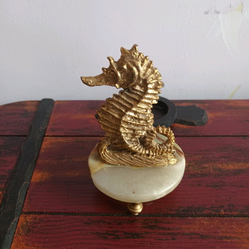 Bronze seahorse on onyx like new