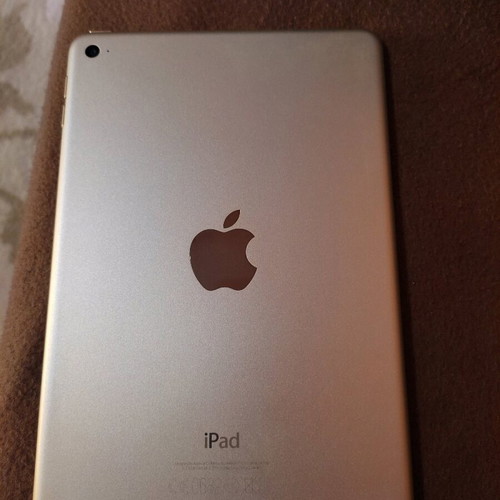 iPad mini 4 16GB rose gold like new