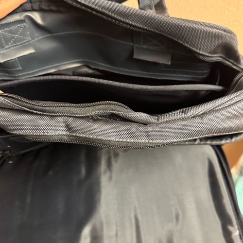 Επαγγελματική τσάντα laptop σαν καινούργιο, μαύρη με πολλές θήκες