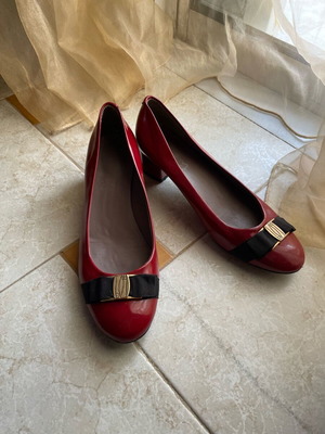 Women's shoes used with low heel, size 40