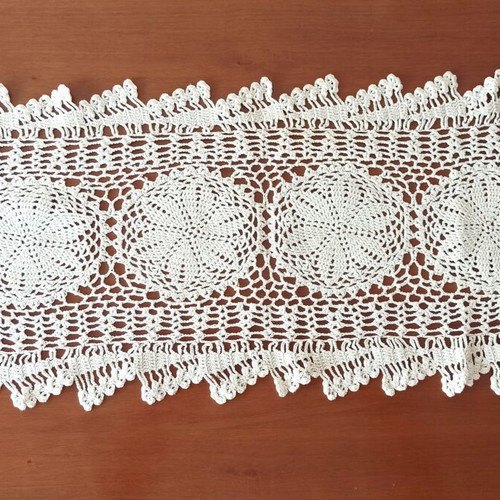 Vintage handmade crochet table runner like new, 70cm x 28cm