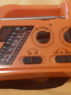 Vintage International Portable Emergency Radio 80s, fully functional