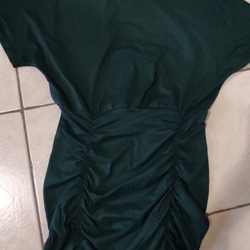 Dress like new with batwing sleeves and ruching green size M