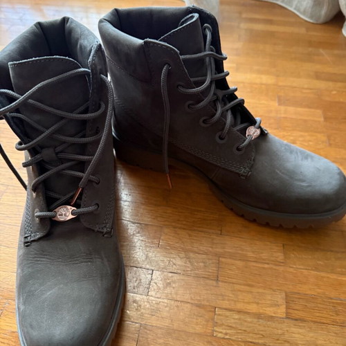 Timberland women's boots size 39 like new grey with rose gold details
