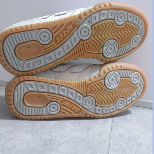 Badminton Hi-Tec Shoes new, size 37-37.5, white and blue