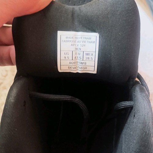 Shaq Shoes size 43.5 like new, black and gold athletic