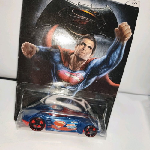 Hot Wheels Diecast DC Superheroes Superman Covelight 1:64 New