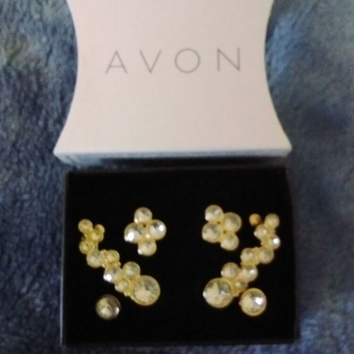 Avon earrings set like new, gold color
