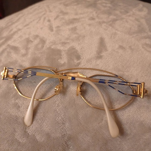 Art line by D. Von Hunuius eyeglasses used, gold-plated collectible