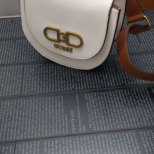 Guess Fleet Mini Saddle Crossbody bag new, cream color