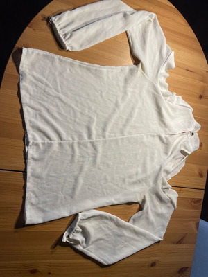 White blouse Made in Italy with ruffles and cuff buttons used