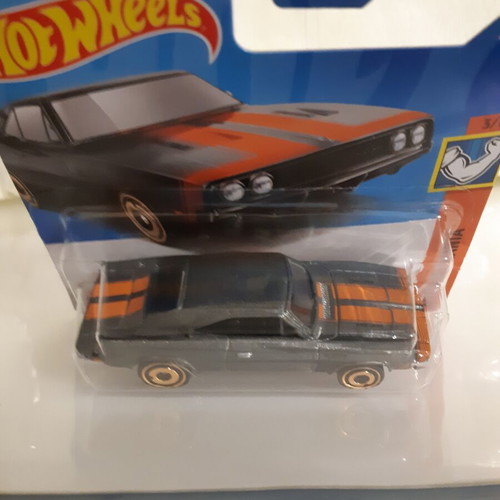 Hot Wheels Dodge Charger 500 1969 and Brazilian 1974 toy cars, pack of 2