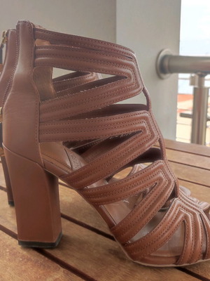 What For sandals used, brown leather, size 39