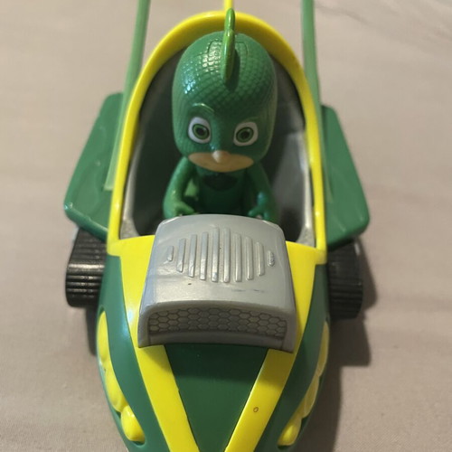 PJ Masks Super Moon Adventure Gekko Rover with figure