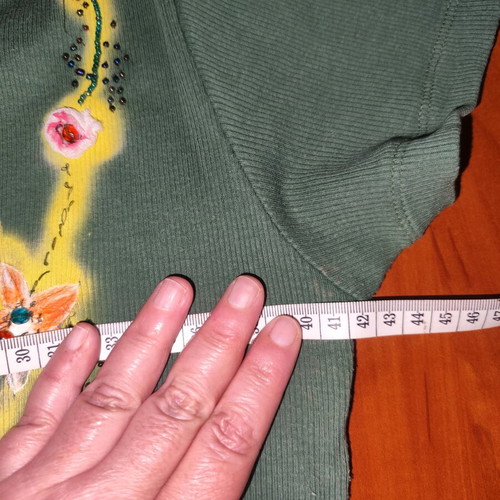 Raxevsky vintage short-sleeve blouse with embroidered flowers and sequins used