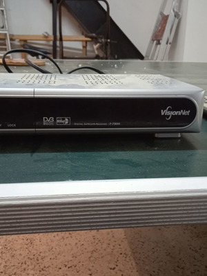 Δορυφορικός δέκτης μεταχειρισμένος με χειριστήριο