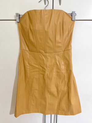 Φόρεμα μίνι strapless από οικολογικό δέρμα Zara σαν καινούργιο, μπεζ-πορτοκαλί XS