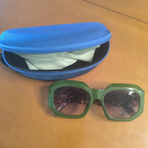 Sunglasses large impressive, green, like new, unworn