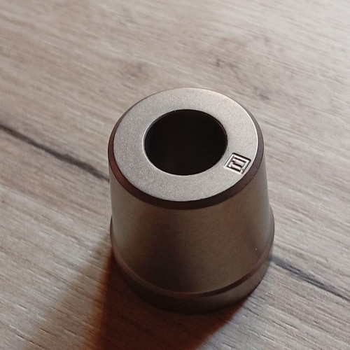 Titanium pen holder like new, versatile for office use